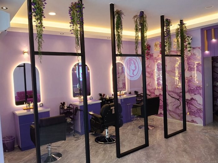 3 SLE SALON OUT