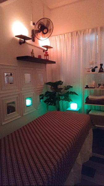 aura 10 massage room