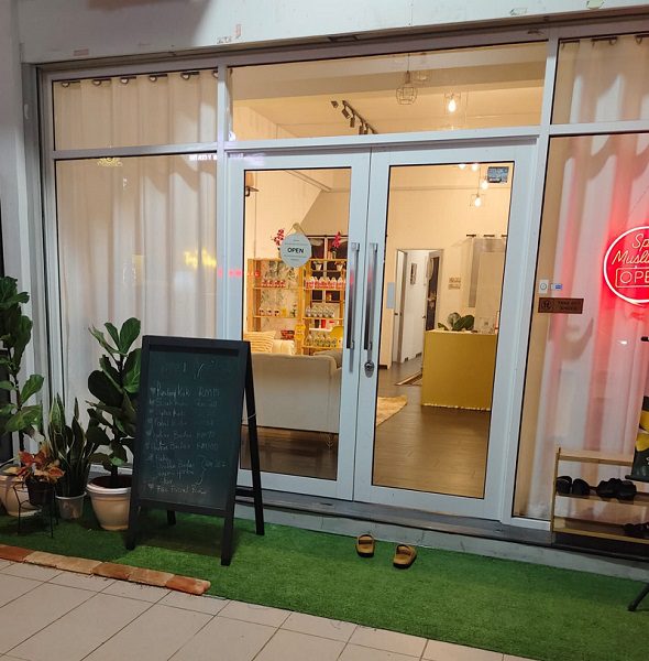 aura 8 entrance